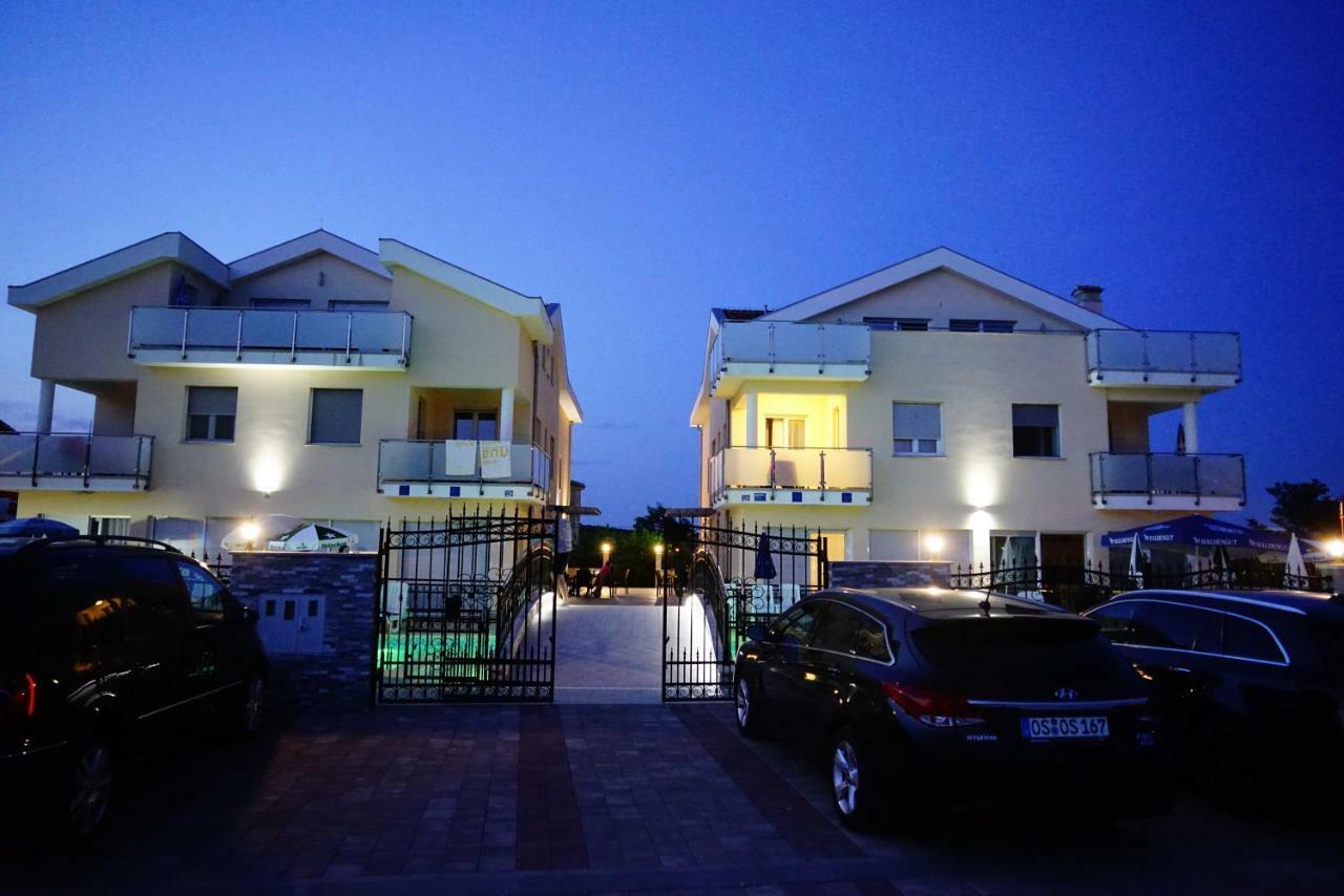 Funtana Appartements An Der 1 Reihe Vom Meer Exteriör bild